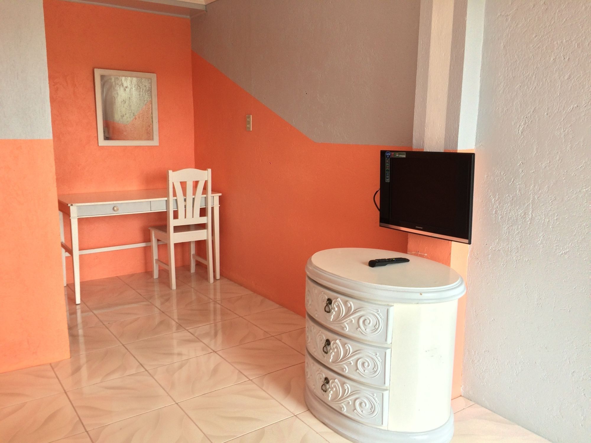 El Paso Inn Tagaytay City Екстериор снимка
