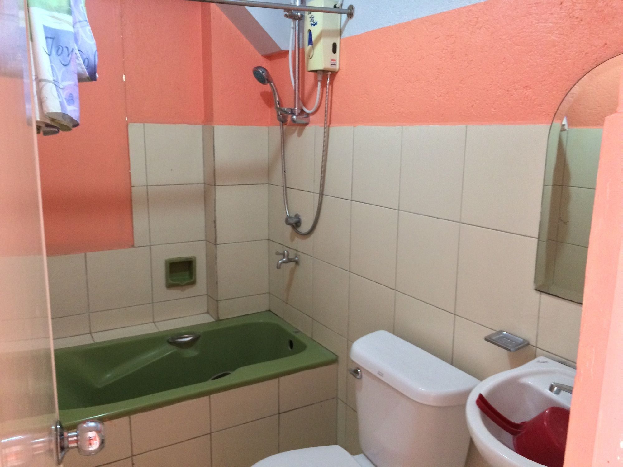 El Paso Inn Tagaytay City Екстериор снимка